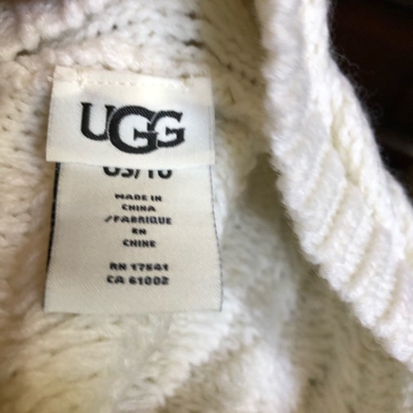 Ugg Shearling Pom-Pom Cable Knit Beanie - Picture 3 of 9